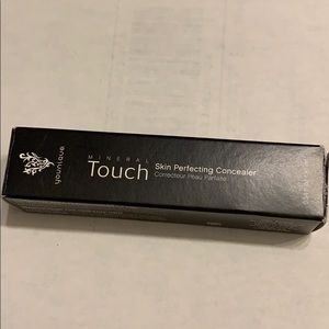 Younique Touch concealer